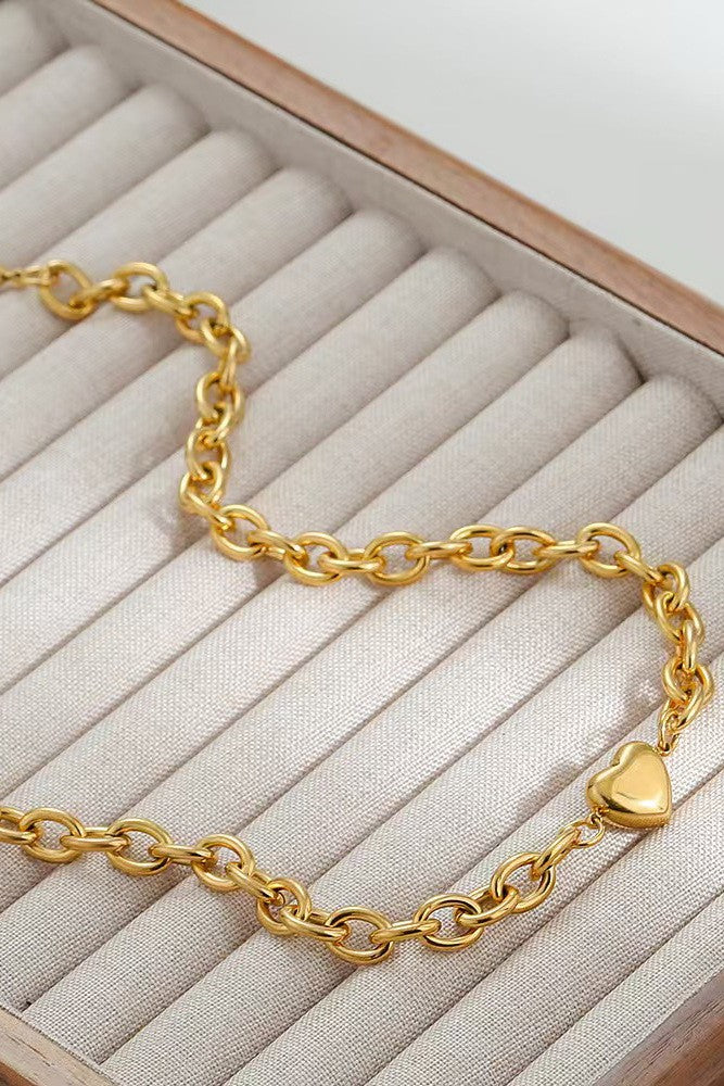 Josslyn Chunk Chain Heart Necklace